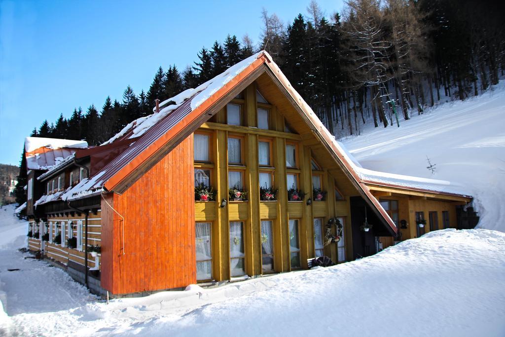 Penzion U Veselych Pec pod Snezkou Bagian luar foto